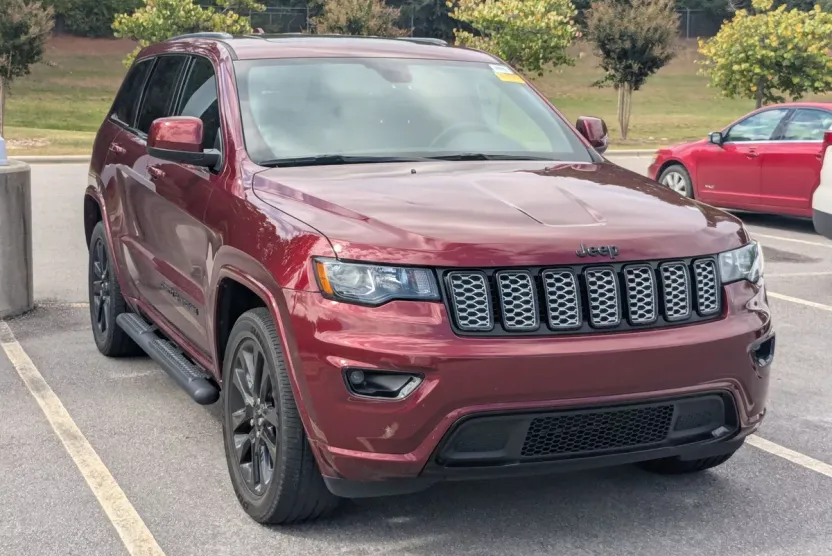 2019 Jeep Grand Cherokee Laredo photo 1