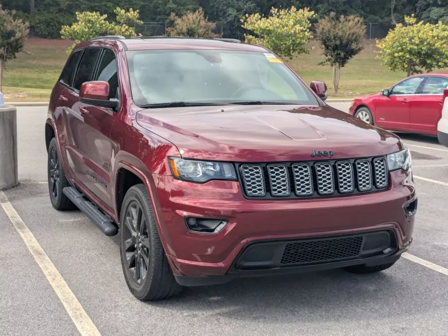 2019 Jeep Grand Cherokee Laredo photo 1