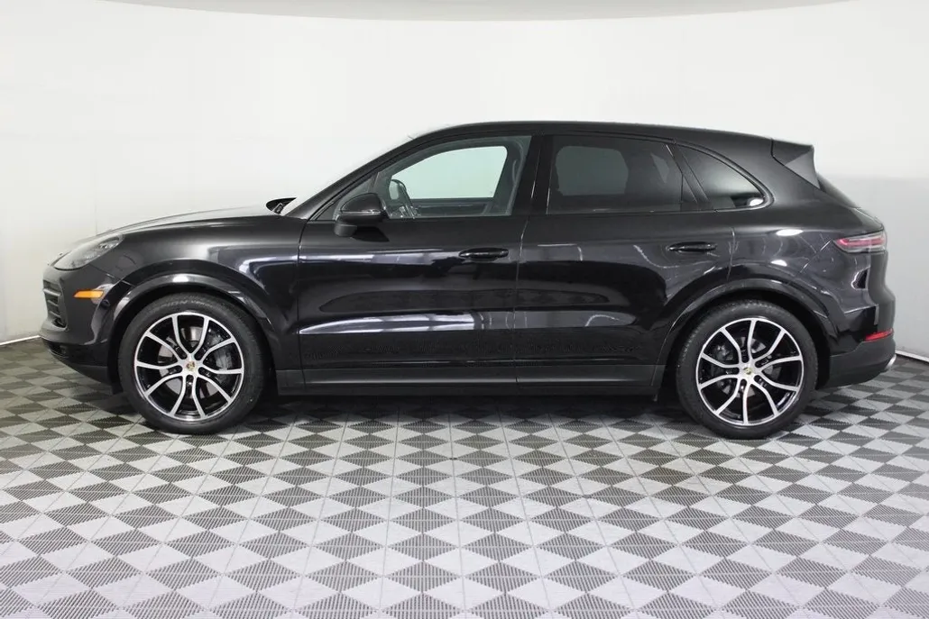 2019 Porsche Cayenne S photo 1
