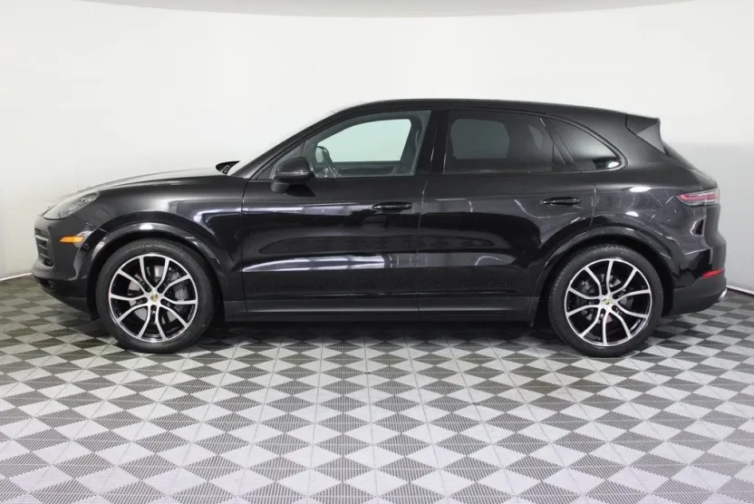 2019 Porsche Cayenne S photo 1