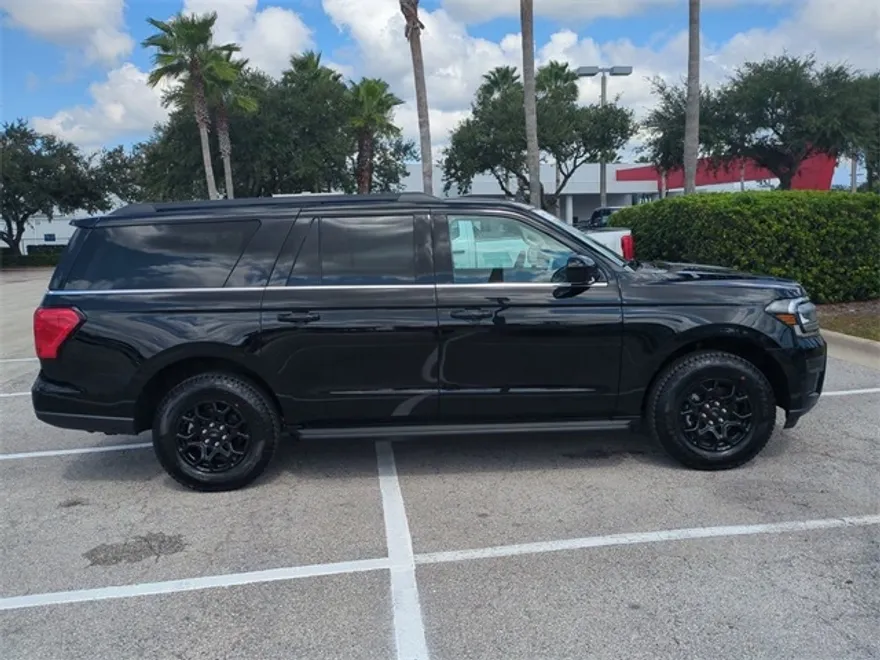 2023 Ford Expedition MAX XL photo 1
