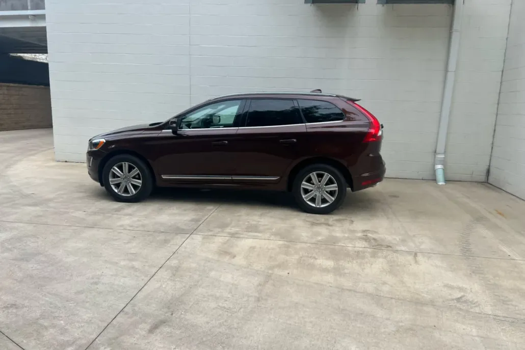 2017 Volvo XC60 T5 Inscription photo 1