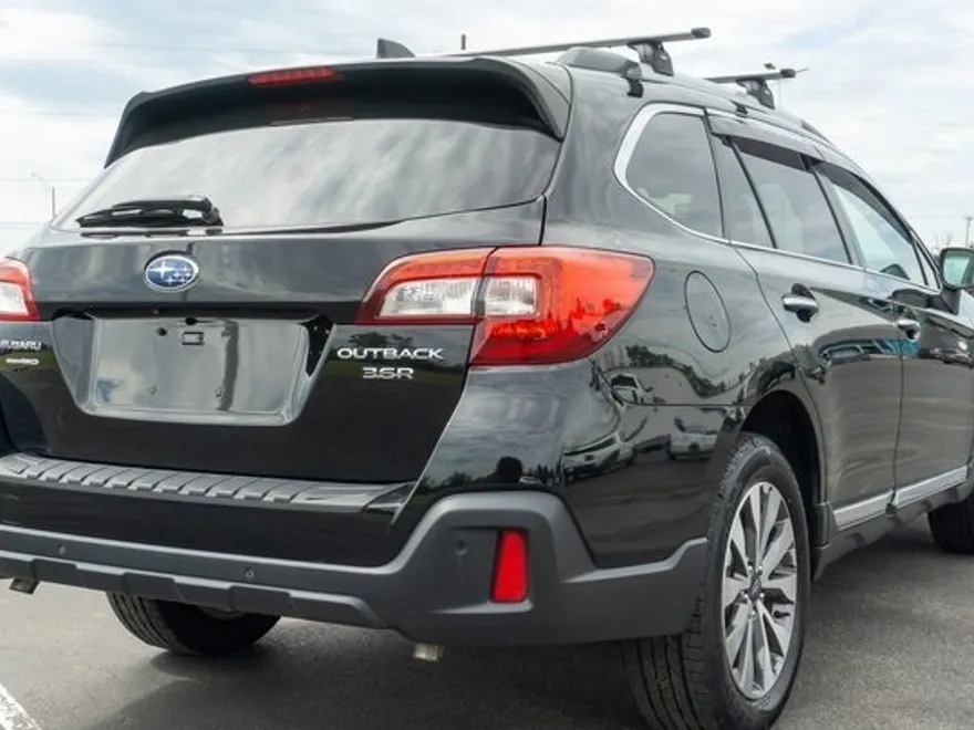 2019 Subaru Outback 3.6R Touring photo 1