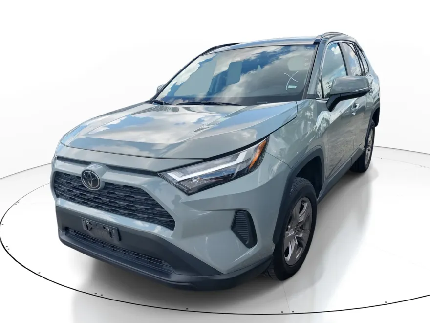 2023 Toyota RAV4 XLE photo 1