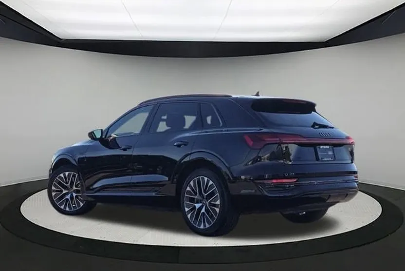 2024 Audi Q8 E-tron Prestige photo 1