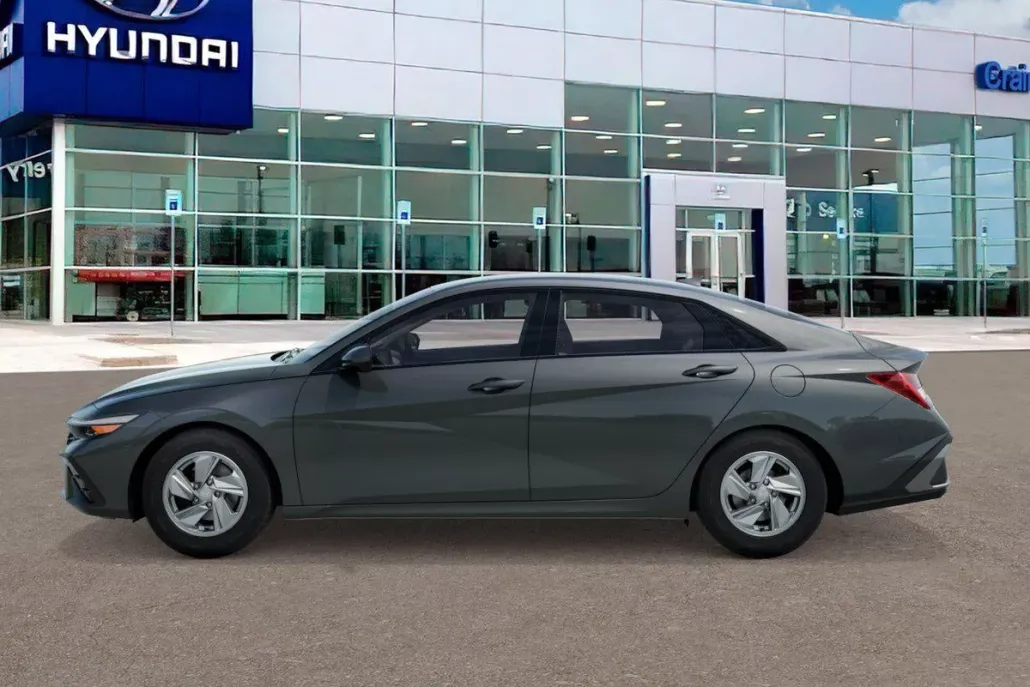 2025 Hyundai Elantra SE photo 1