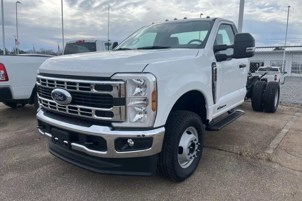 2024 Ford F-350 photo 1
