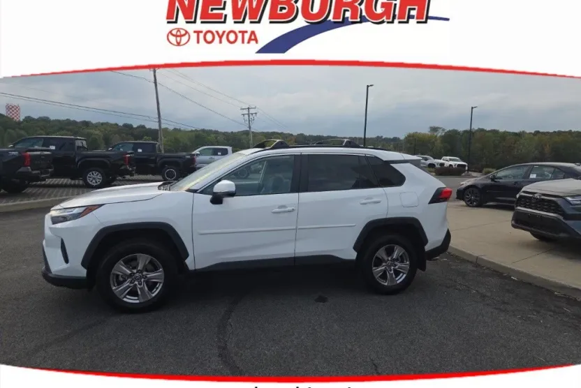 2022 Toyota RAV4 XLE photo 1