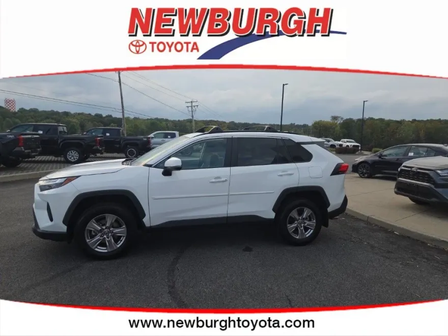 2022 Toyota RAV4 XLE photo 1