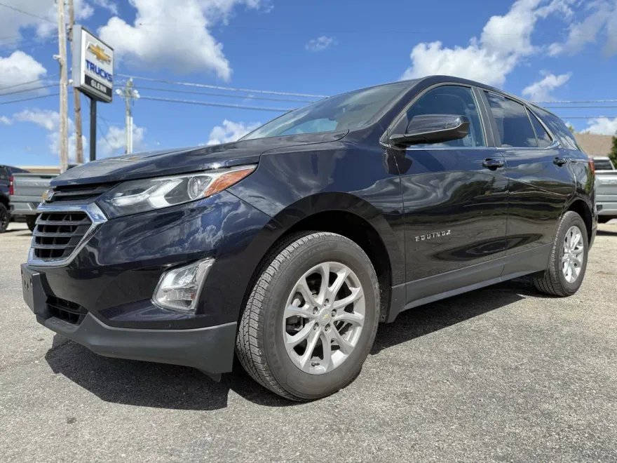 2021 Chevrolet Equinox LT photo 1