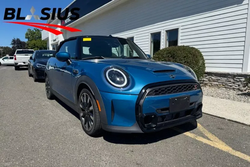 2023 Mini Cooper Convertible S photo 1