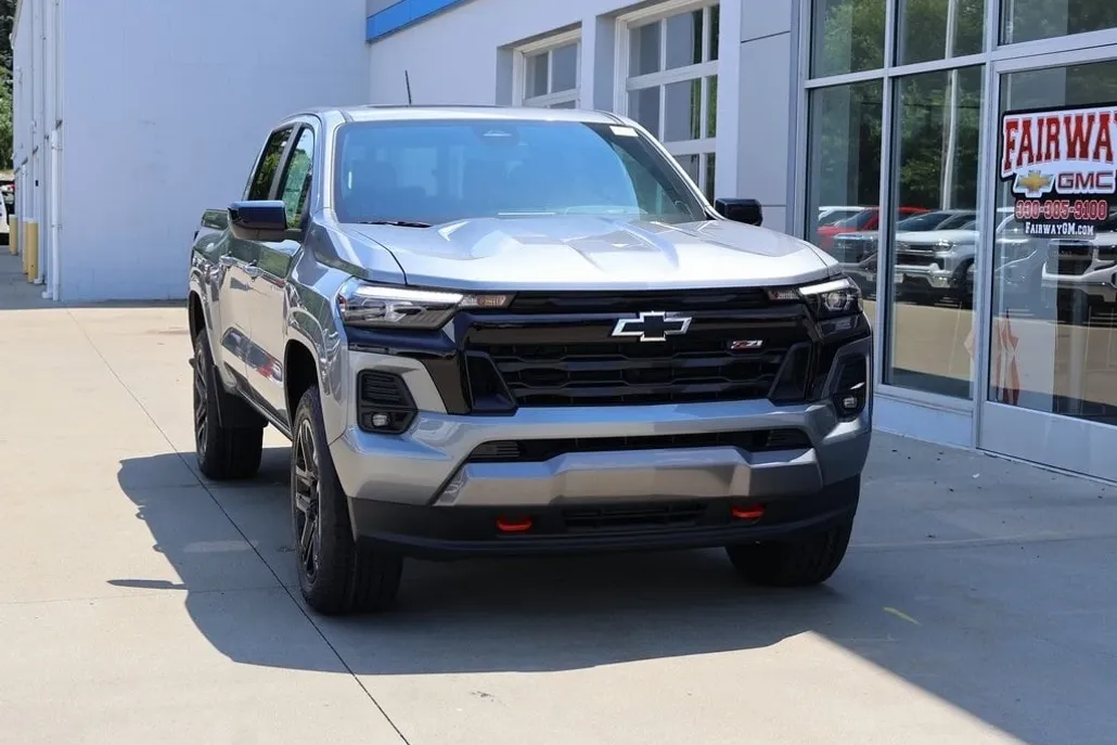 2025 Chevrolet Colorado Z71 photo 1