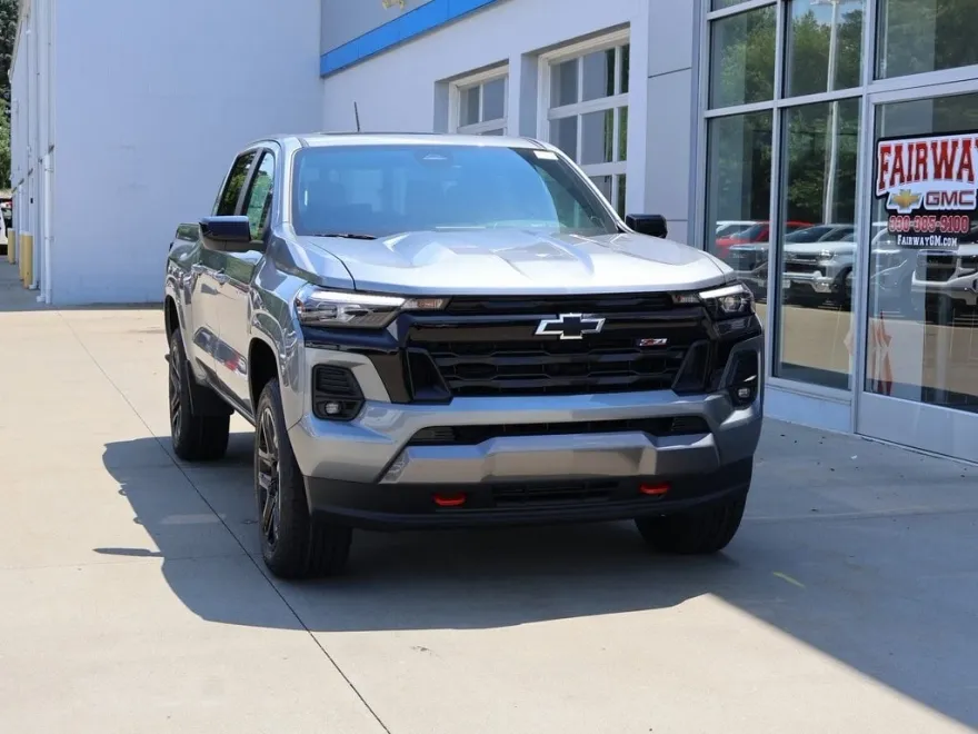 2025 Chevrolet Colorado Z71 photo 1