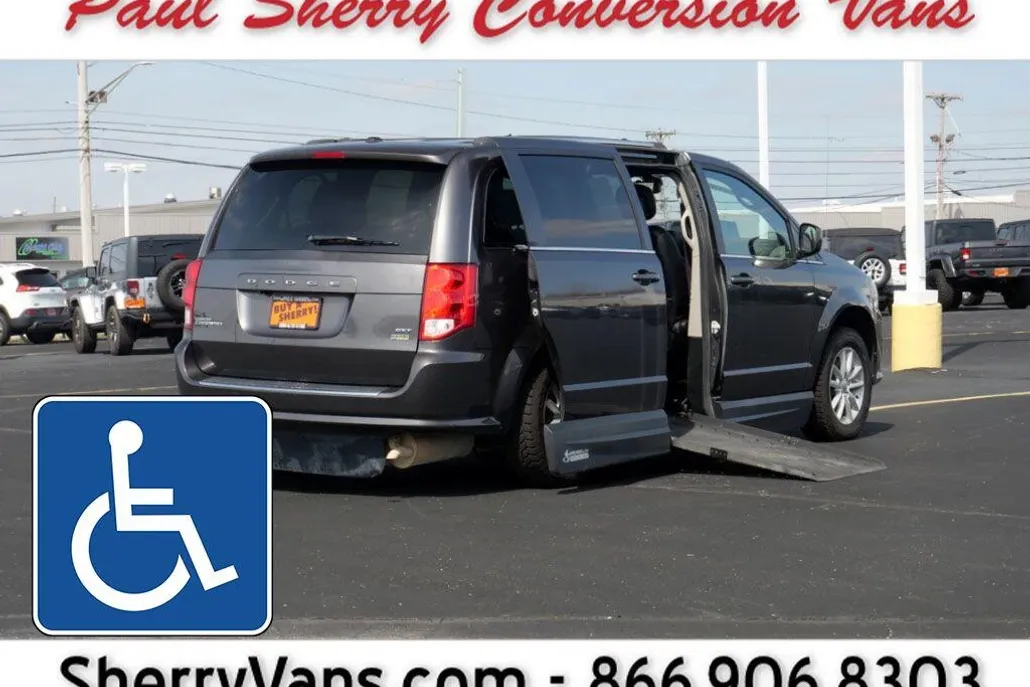 2019 Dodge Grand Caravan SXT photo 1