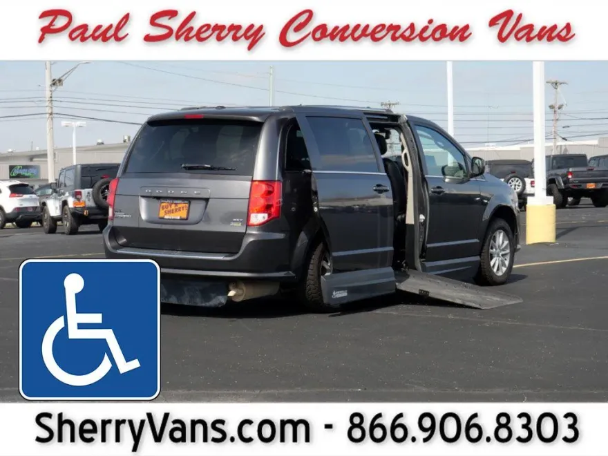 2019 Dodge Grand Caravan SXT photo 1