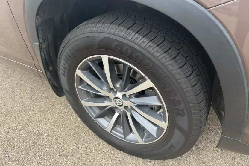2017 Toyota Highlander XLE photo 1
