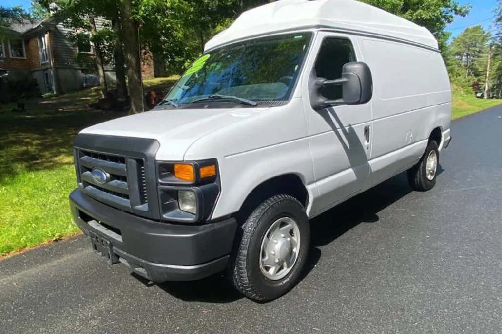 2009 Ford E-350 photo 1