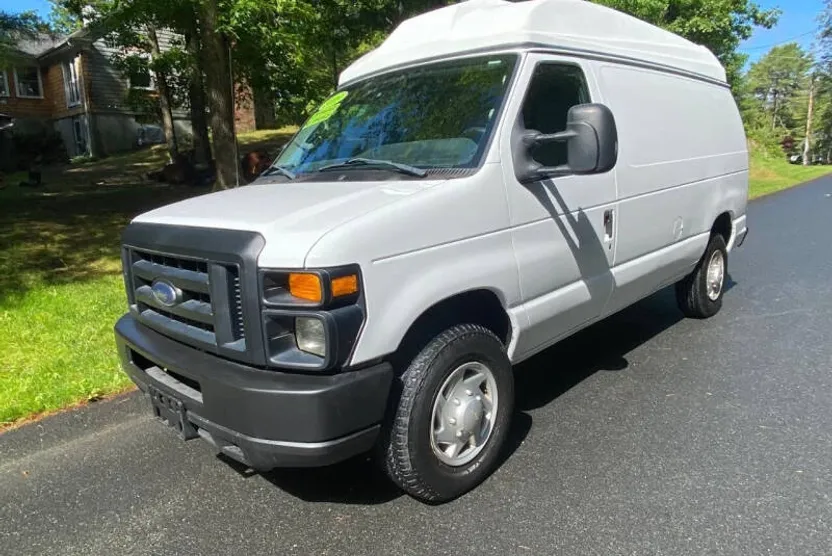 2009 Ford E-350 photo 1