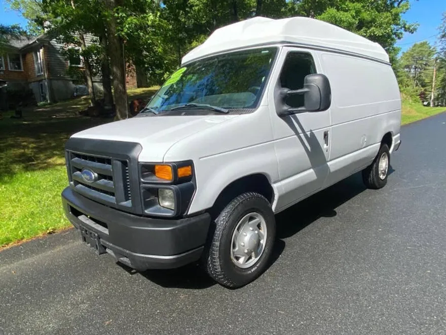 2009 Ford E-350 photo 1