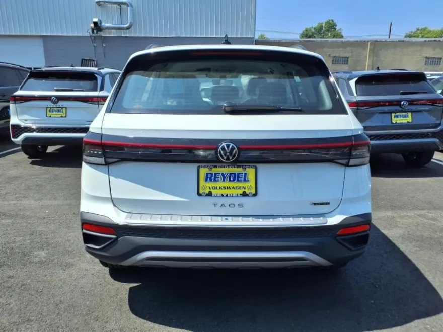 2025 Volkswagen Taos S photo 1
