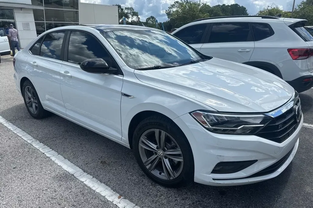 2019 Volkswagen Jetta 1.4T R-Line photo 1
