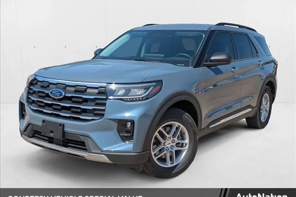 2025 Ford Explorer photo 1