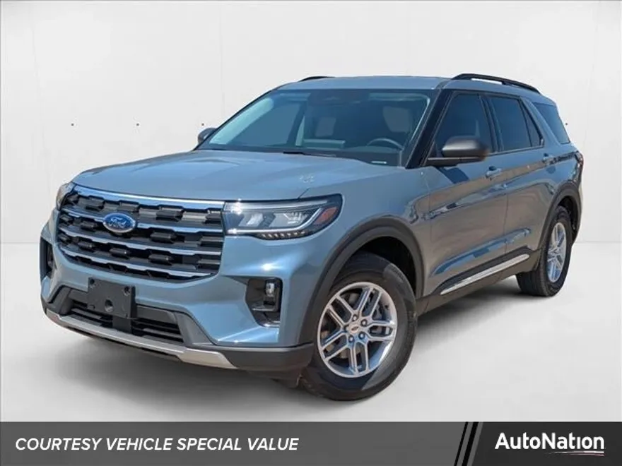2025 Ford Explorer photo 1