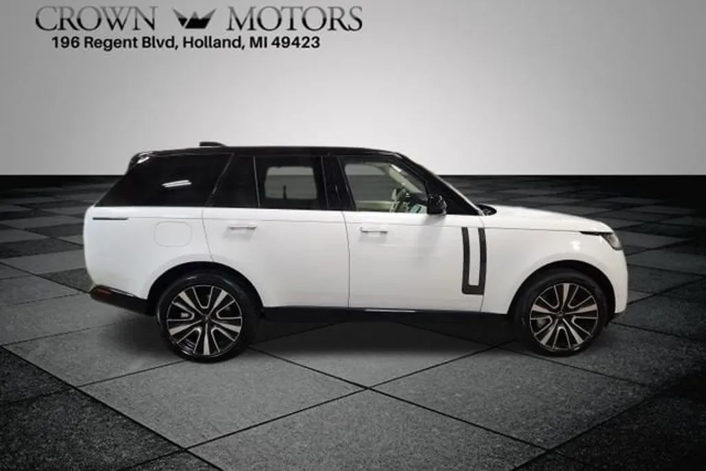 2023 Land Rover Range Rover SE photo 1