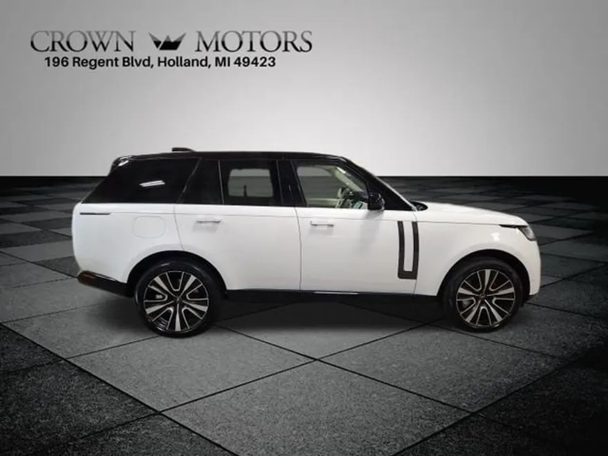2023 Land Rover Range Rover SE photo 1