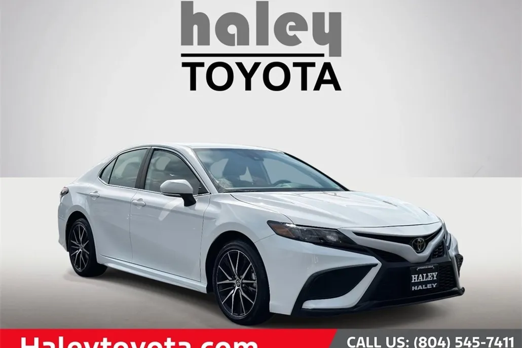 2024 Toyota Camry SE photo 1