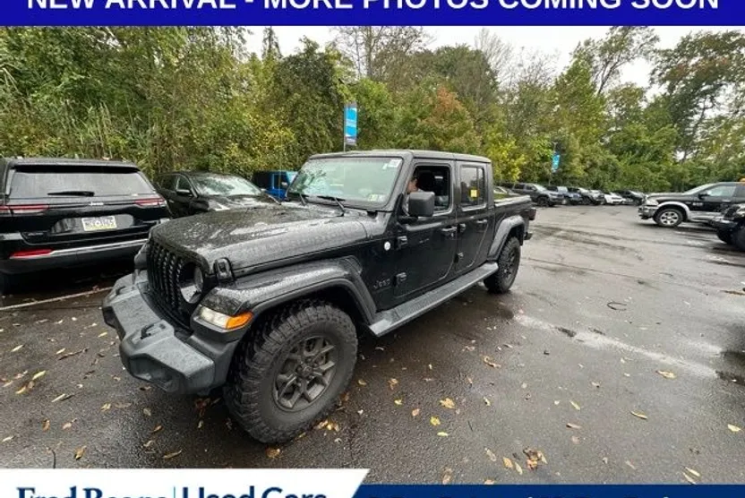 2021 Jeep Gladiator Sport S photo 1