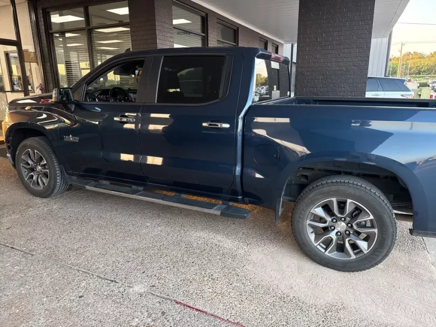 2019 Chevrolet Silverado 1500 LT photo 1