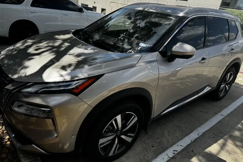 2023 Nissan Rogue Platinum photo 1