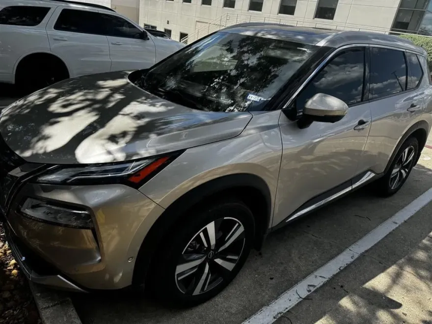 2023 Nissan Rogue Platinum photo 1