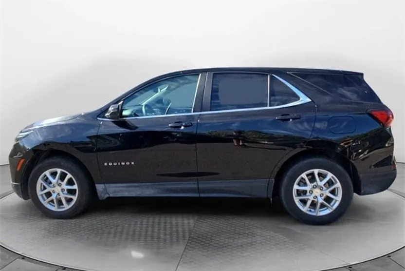 2023 Chevrolet Equinox LT photo 1