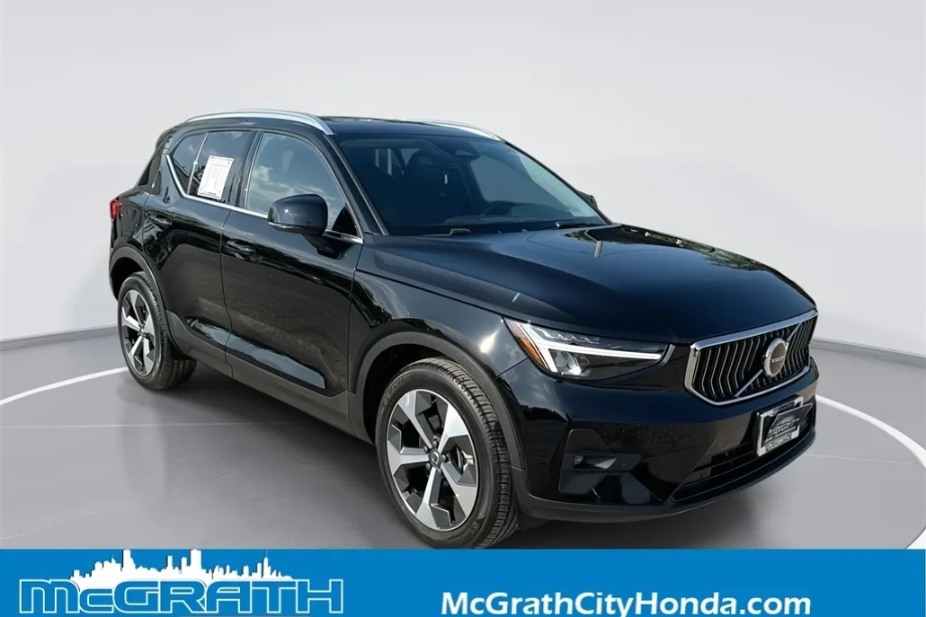 2023 Volvo XC40 Plus photo 1