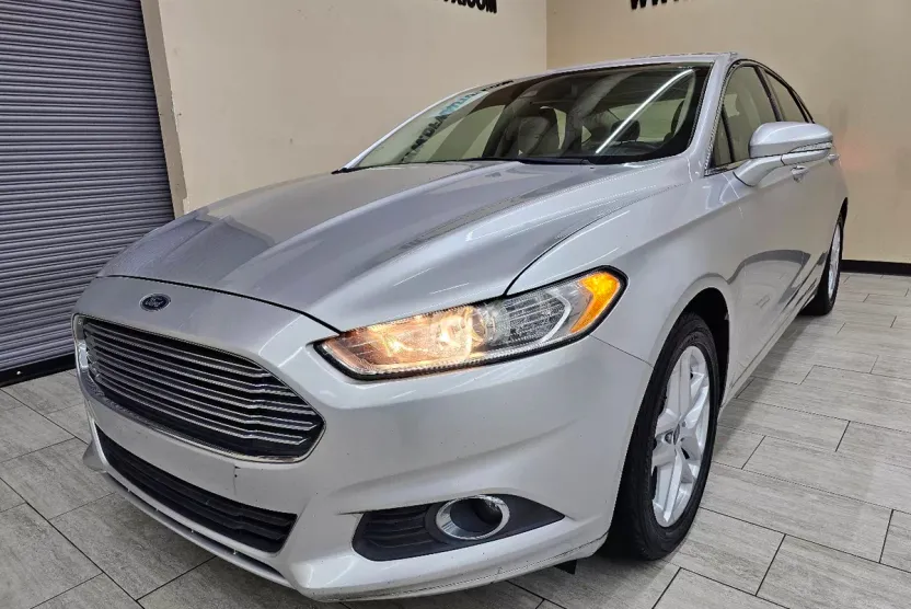 2013 Ford Fusion SE photo 1