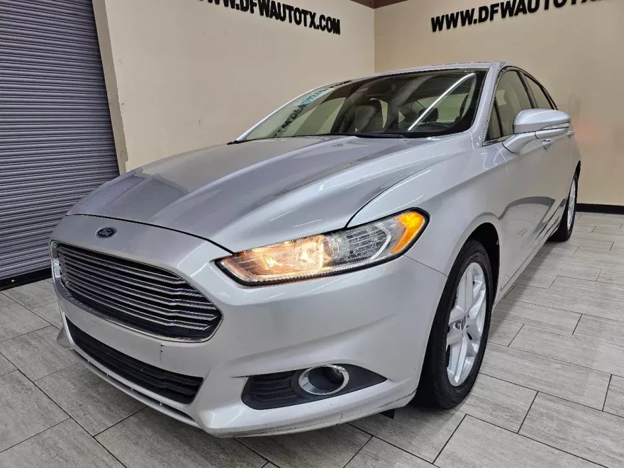 2013 Ford Fusion SE photo 1