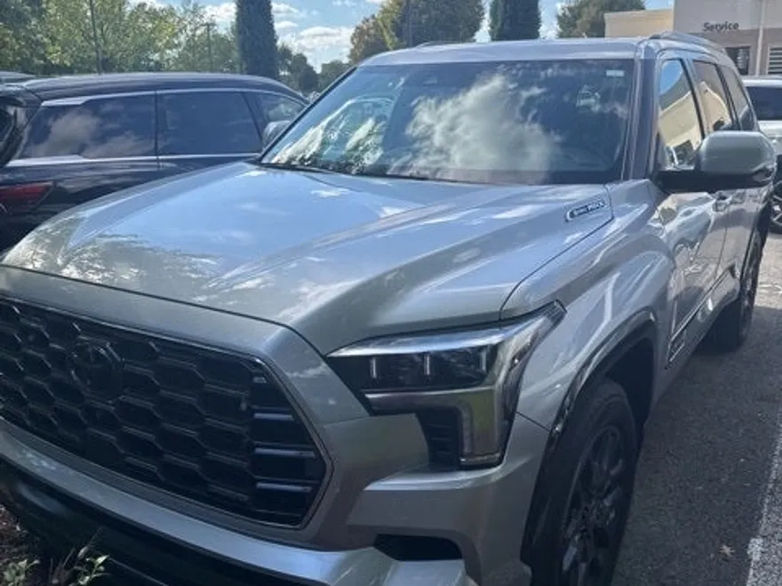 2025 Toyota Sequoia Platinum photo 1
