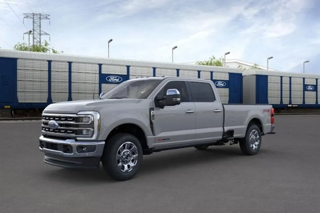 2025 Ford F-350 Lariat photo 1
