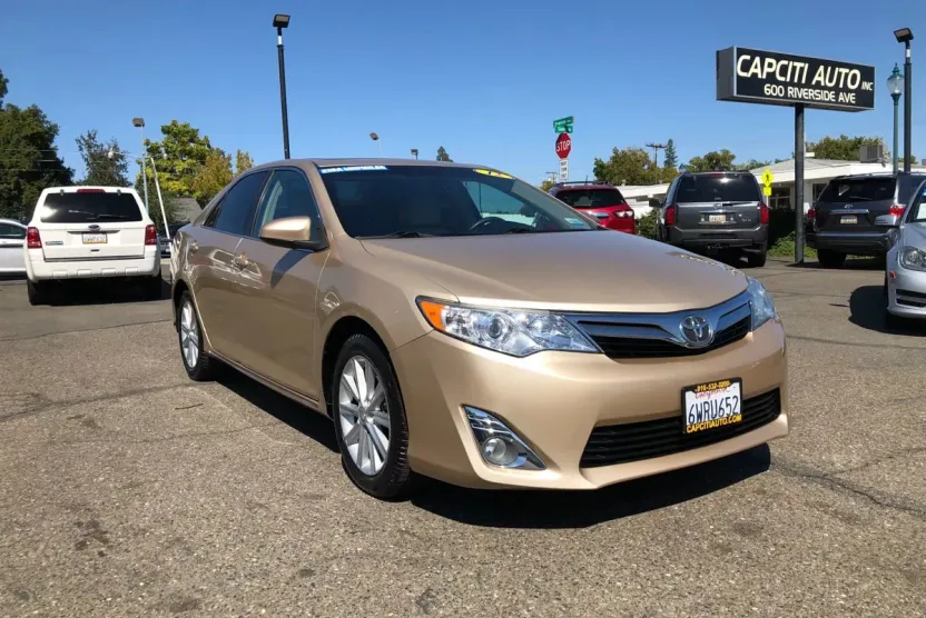 2012 Toyota Camry XLE photo 1