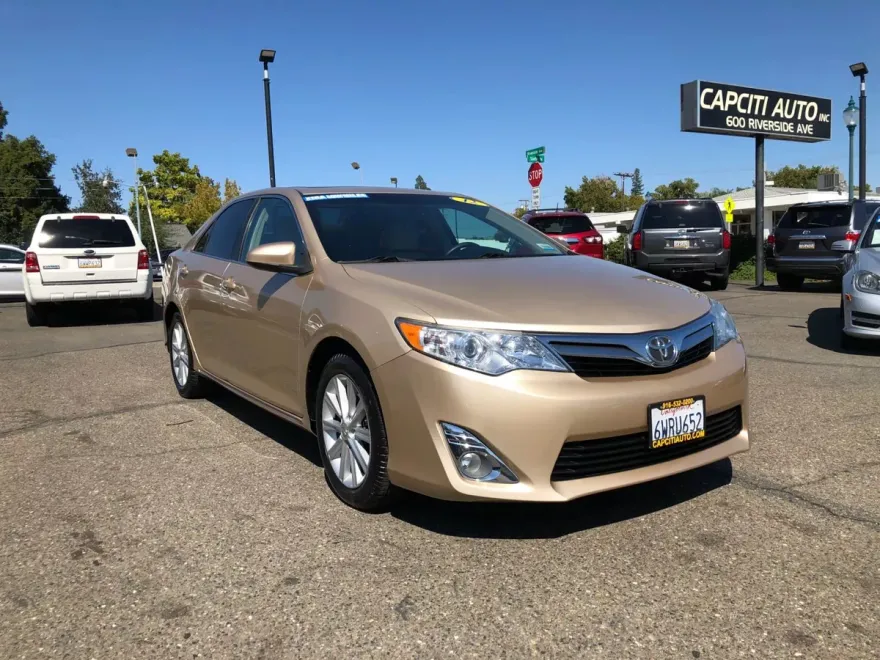 2012 Toyota Camry XLE photo 1