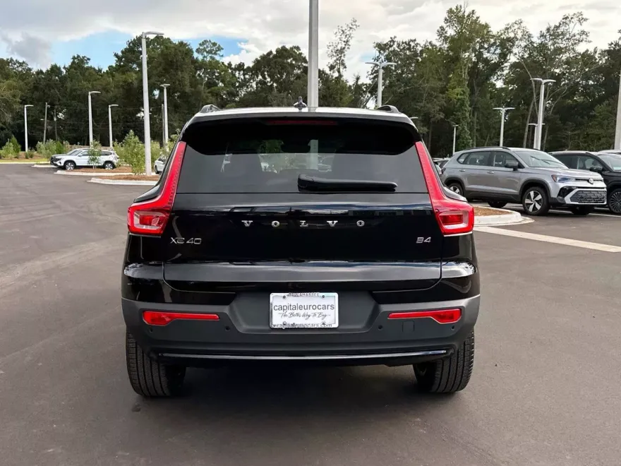 2026 Volvo XC40 Plus photo 1