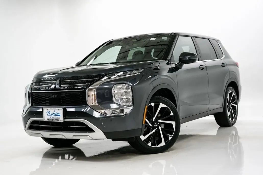 2024 Mitsubishi Outlander SE photo 1