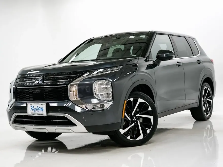 2024 Mitsubishi Outlander SE photo 1