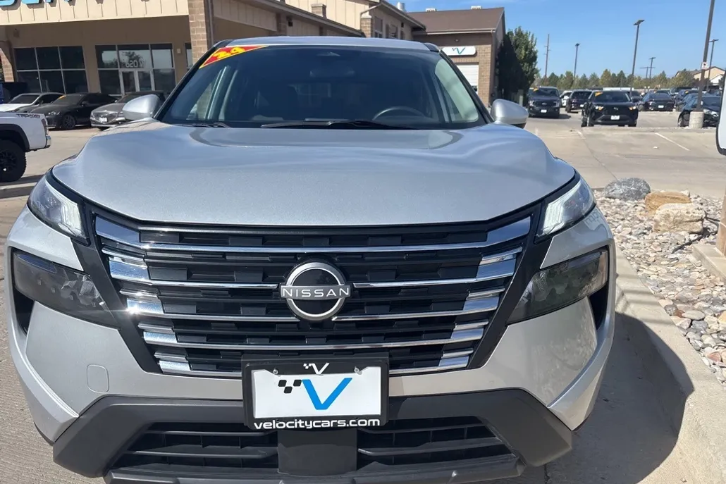 2024 Nissan Rogue SV photo 1