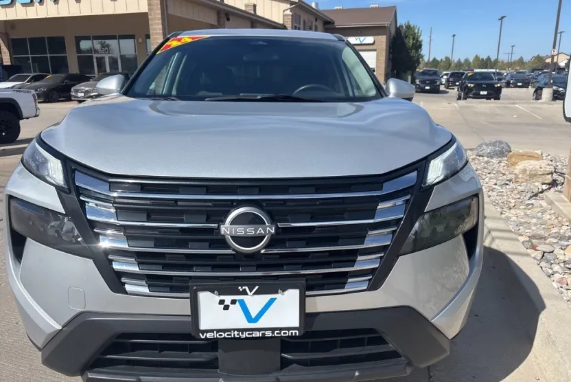 2024 Nissan Rogue SV photo 1