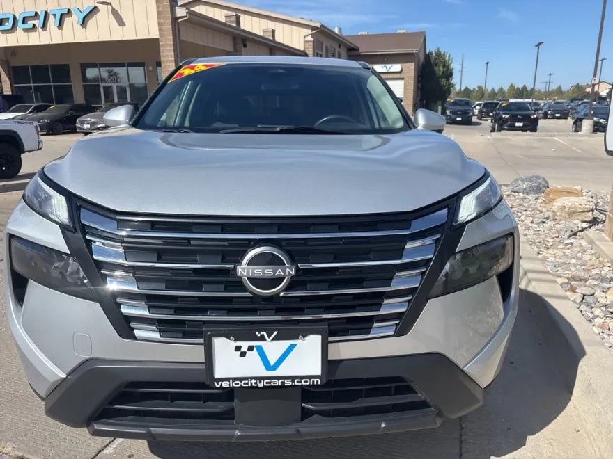 2024 Nissan Rogue SV photo 1