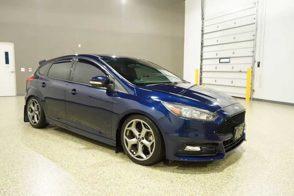 2016 Ford Focus ST photo 1