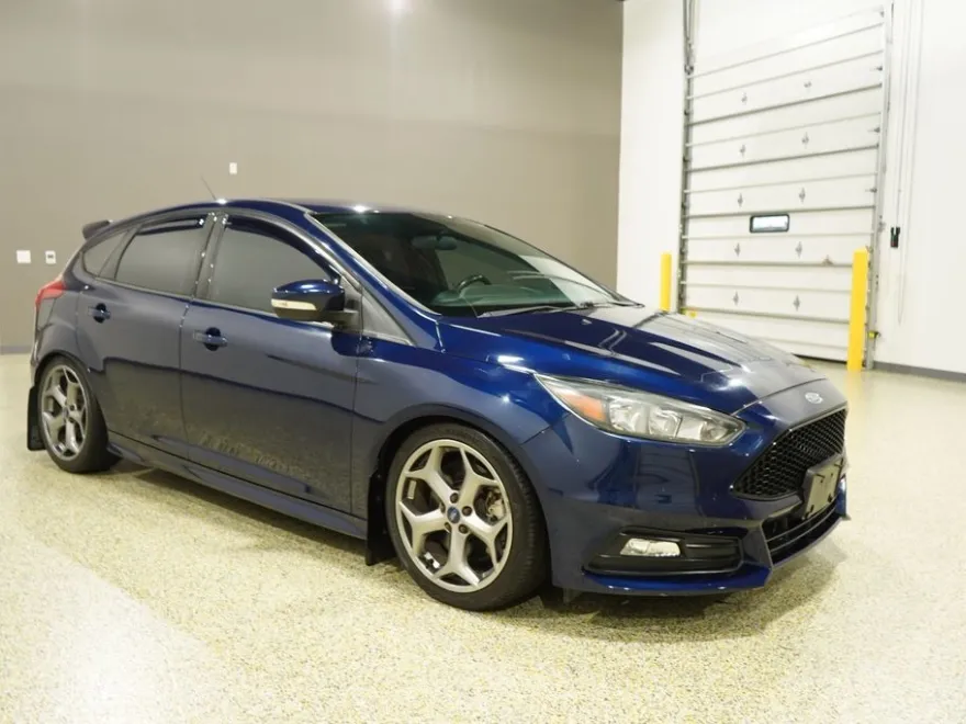 2016 Ford Focus ST photo 1